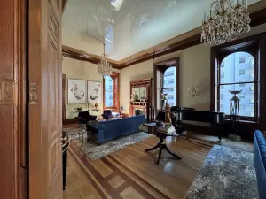 painting contractor New York before and after photo 1744389503376_interior-painting2