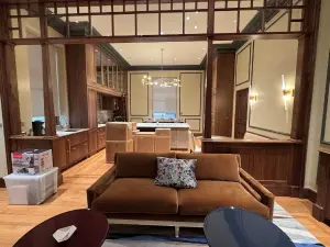 painting contractor New York before and after photo 1744389551729_interior-painting9