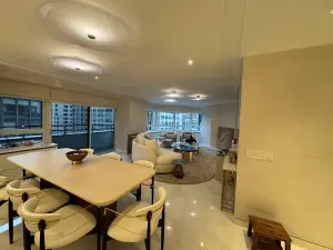 painting contractor New York before and after photo 1744389619661_interior-painting20
